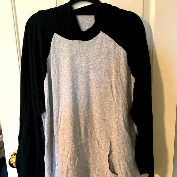 Gap lightweight, long sleeve hoodie - Picture 1 of 4